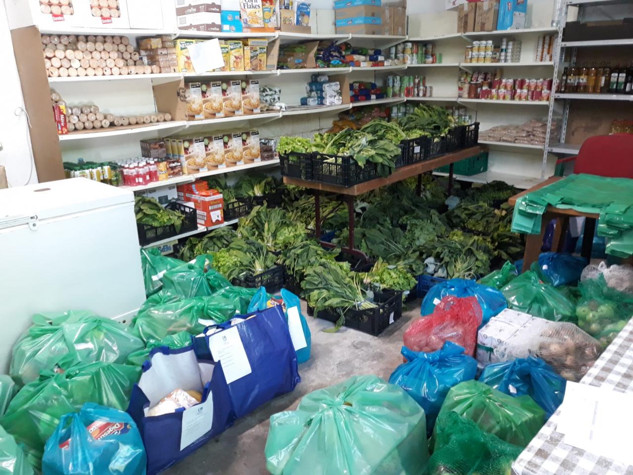 Nova entrega de bens essenciais &agrave;s fam&iacute;lias necessitadas da Freguesia